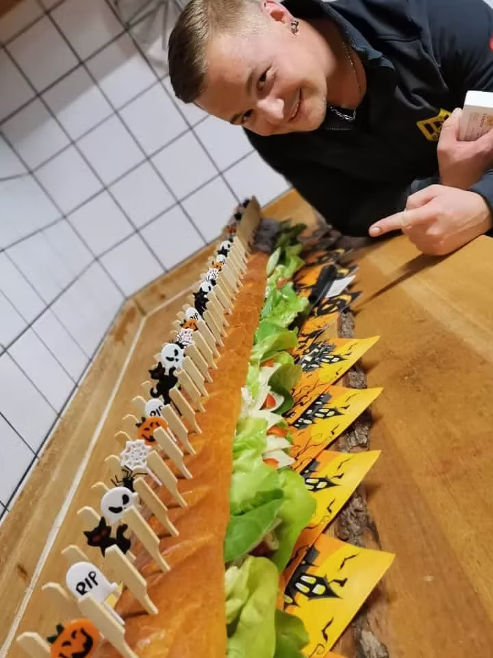 Belegtes Partybaguette der Bäckerei Knüpfer Belegtes Partybaguette der Bäckerei Knüpfer
